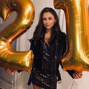 Meet your Posher, Casey